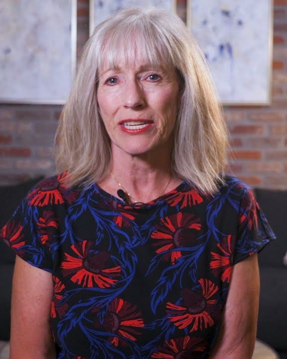 Elaine, a Vein Envy patient in a floral top, tells her story on camera.